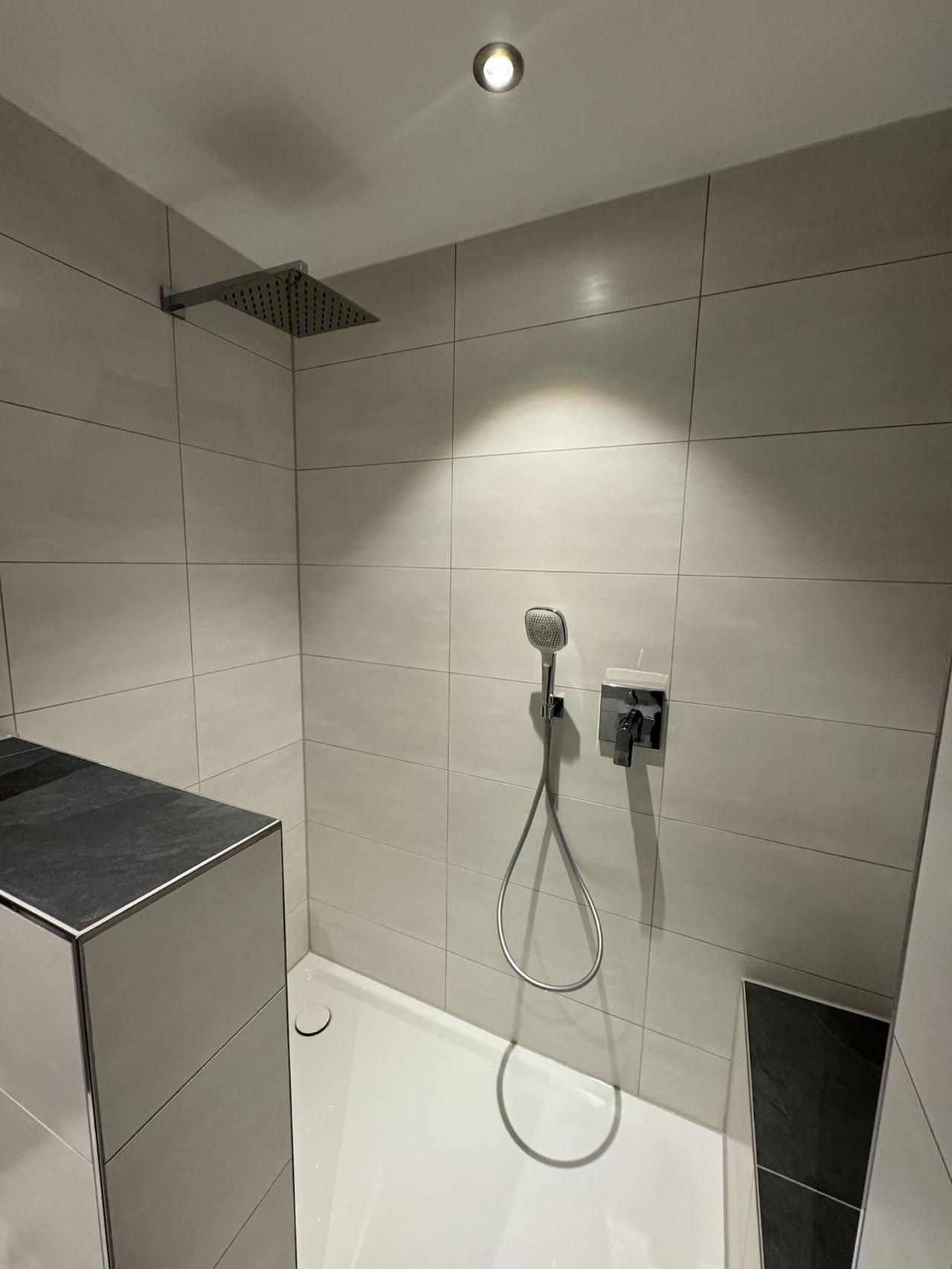 Referenzbild für saubere Badplanung und hochwertige Sanitärdetails