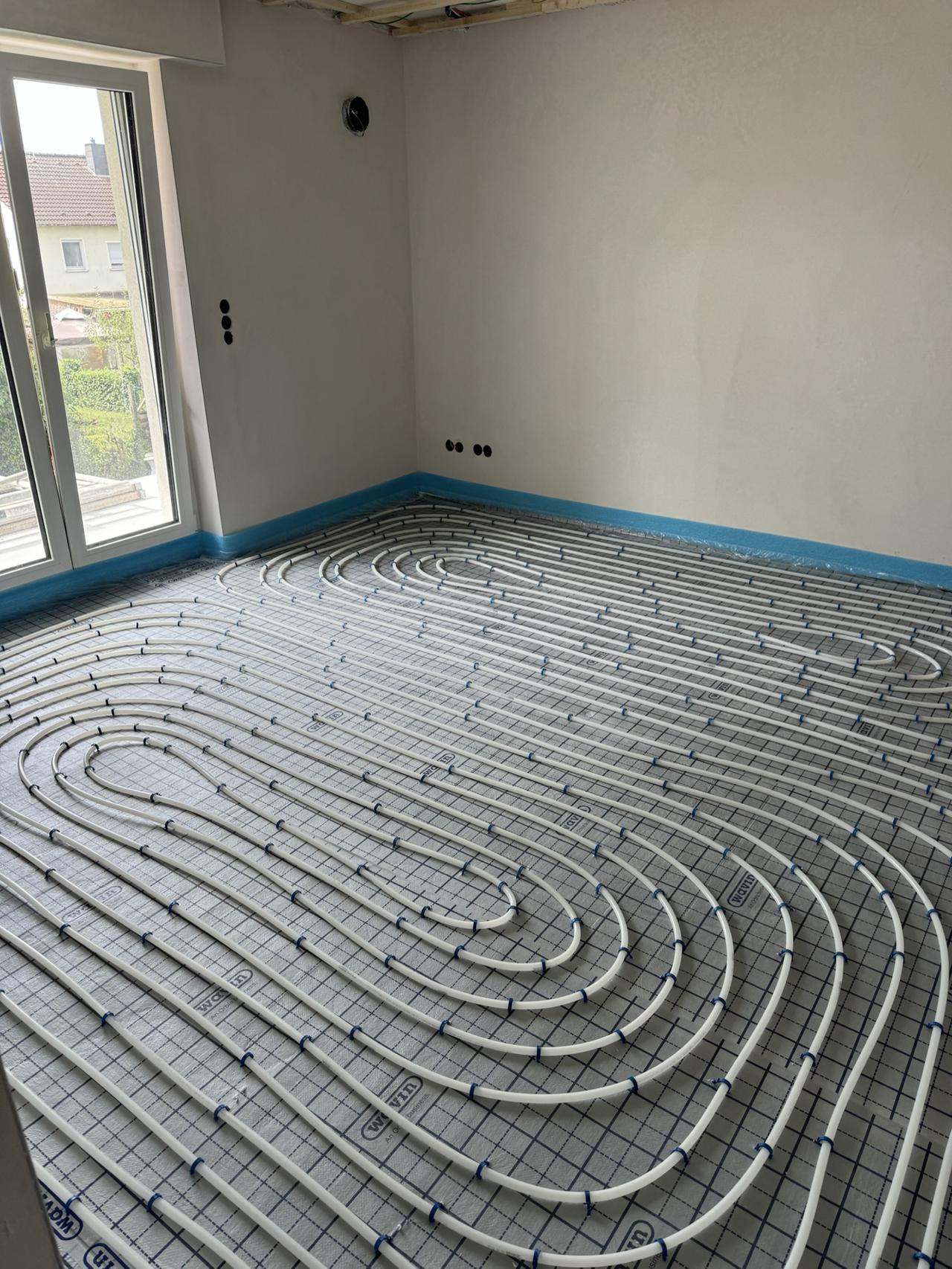 Referenzbild für sauber vorbereitete Heizkreise im Innenausbau