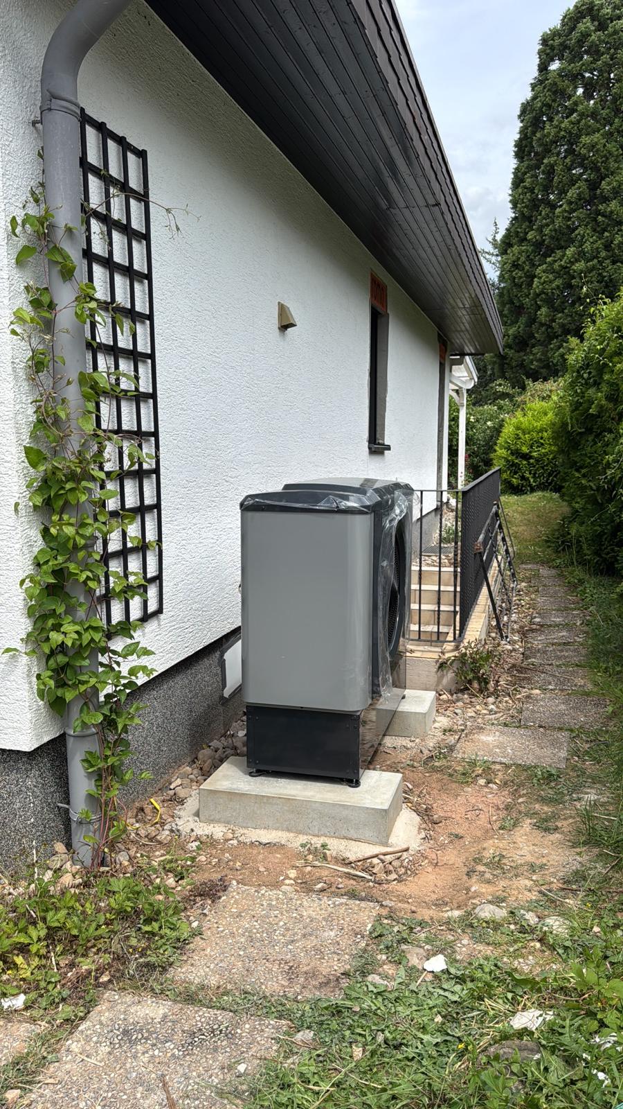 Referenzbild für geordnete Leitungsführung im Bereich moderner Wärmetechnik