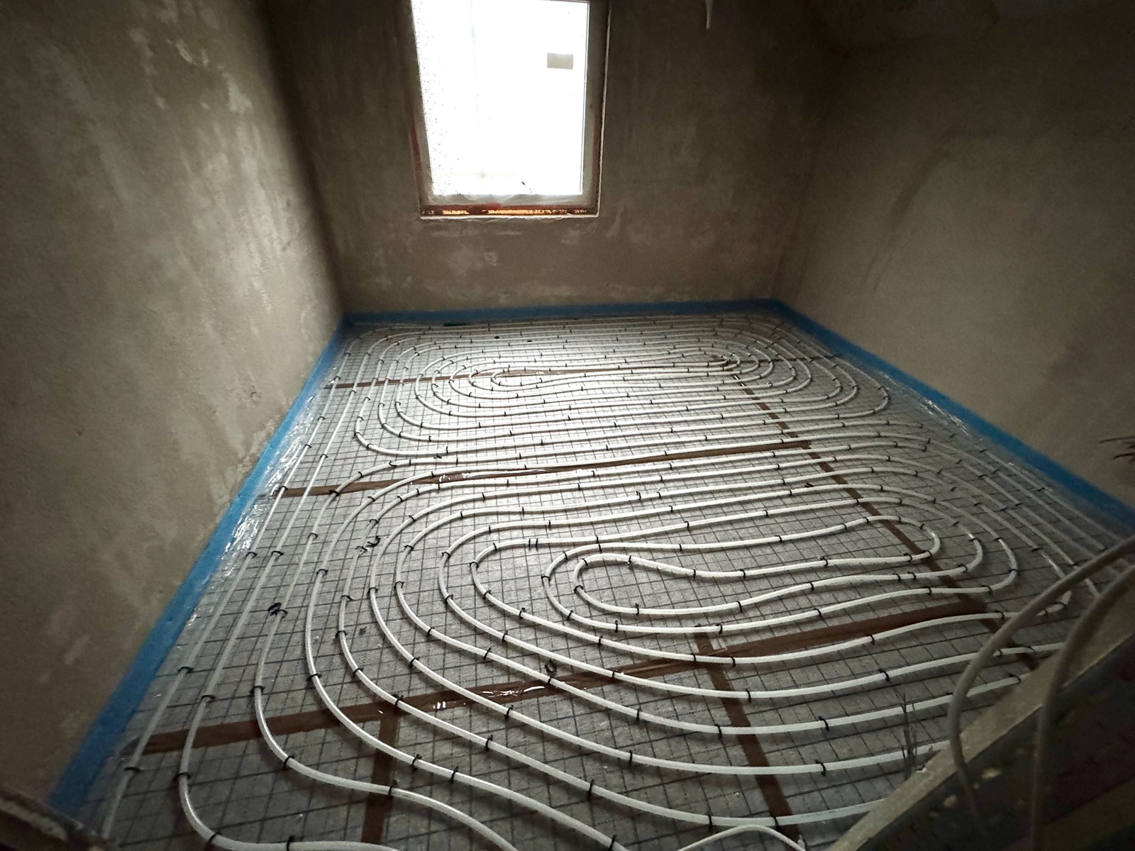 Referenzbild für sauber verlegte Heizkreise im Innenausbau